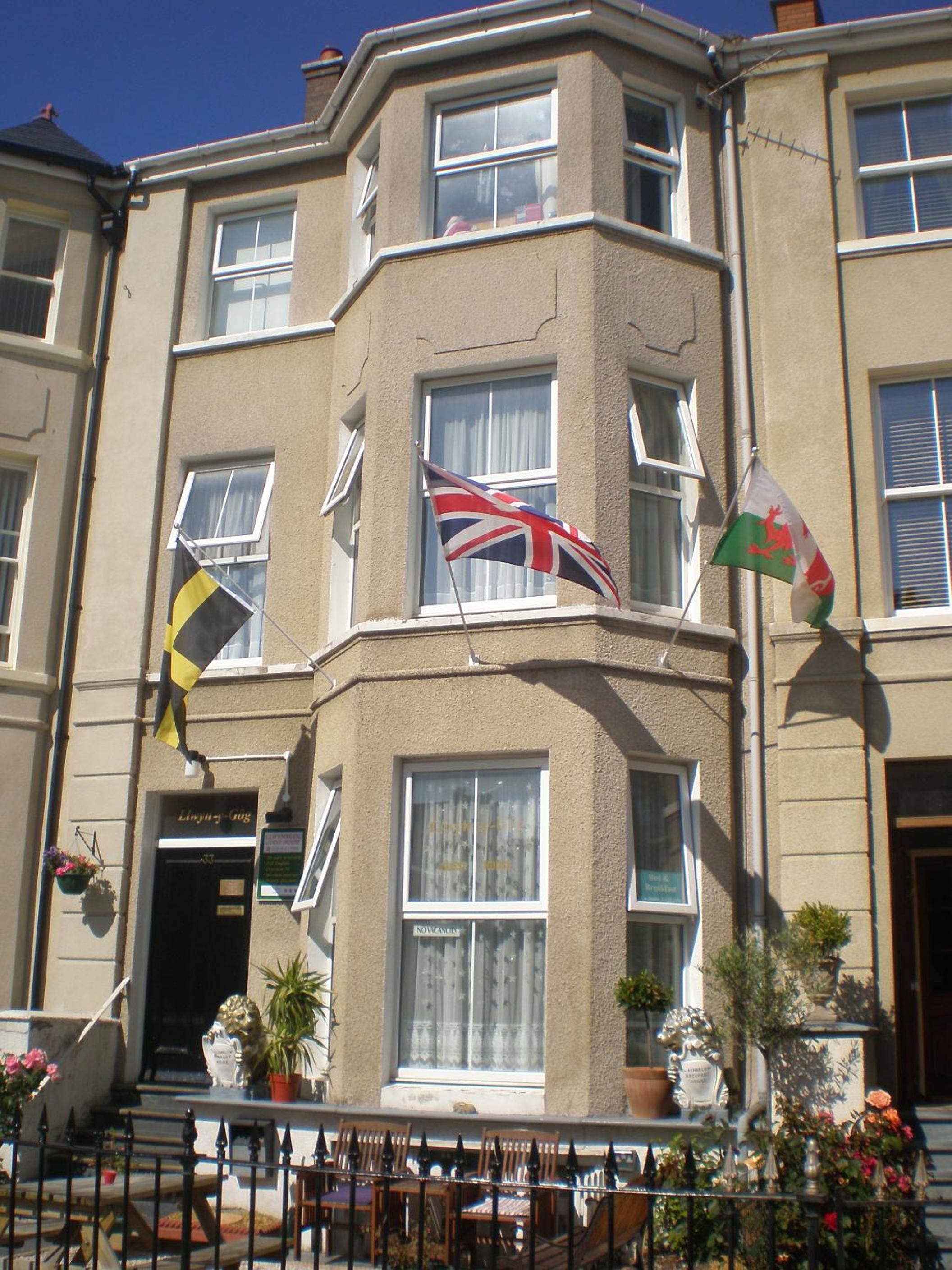 Hotel Llwynygog Guest House - Image 1