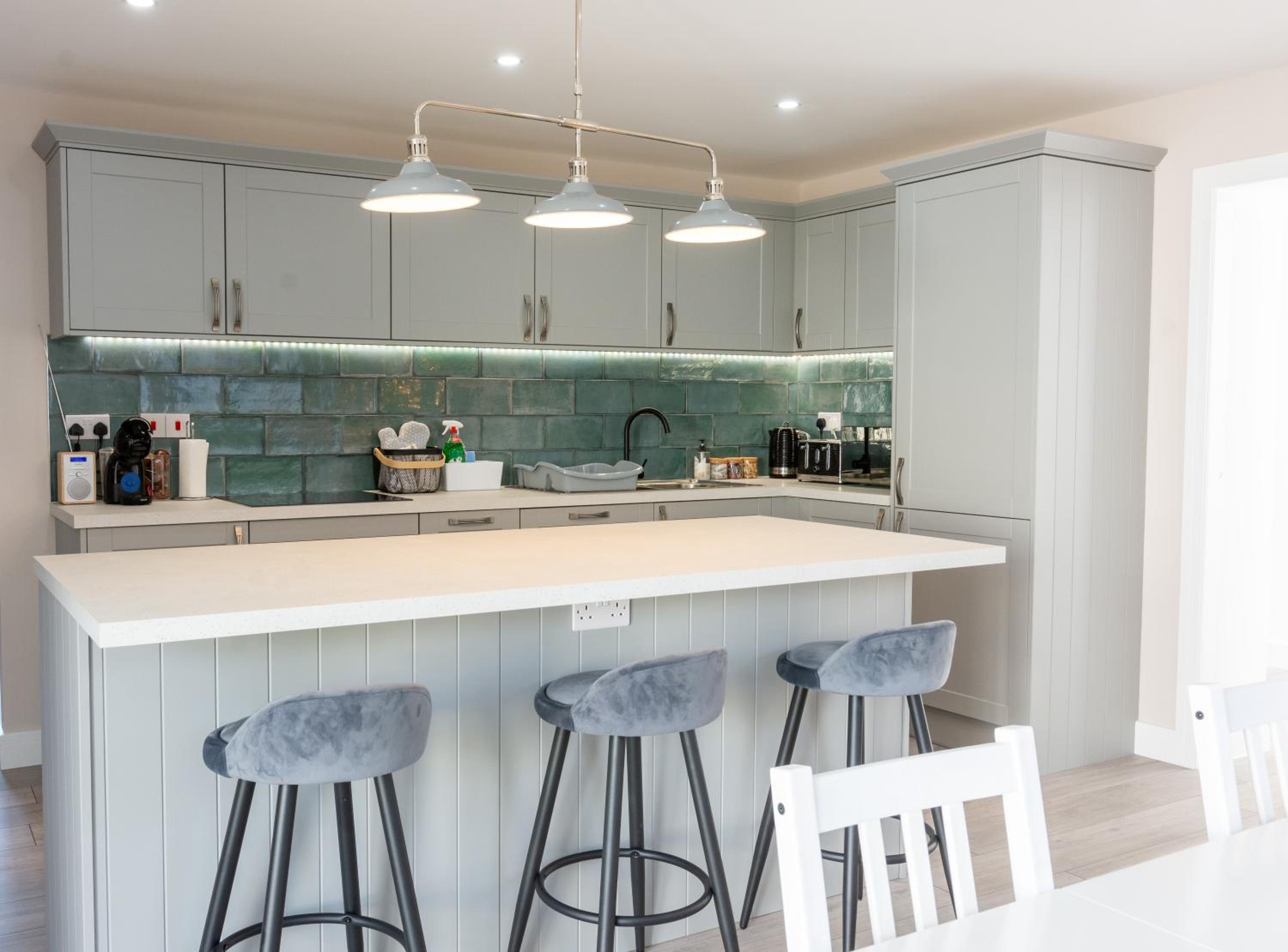 Stylish 4 Bed, newly renovated home in Nottingham view 2