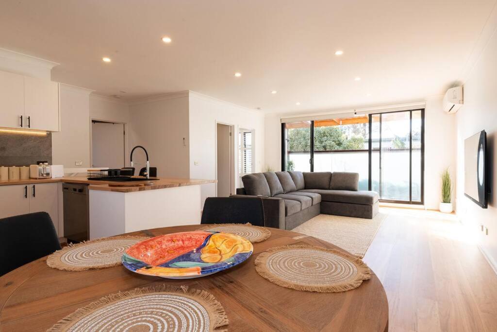 Secluded Modern Comfort By The Coast