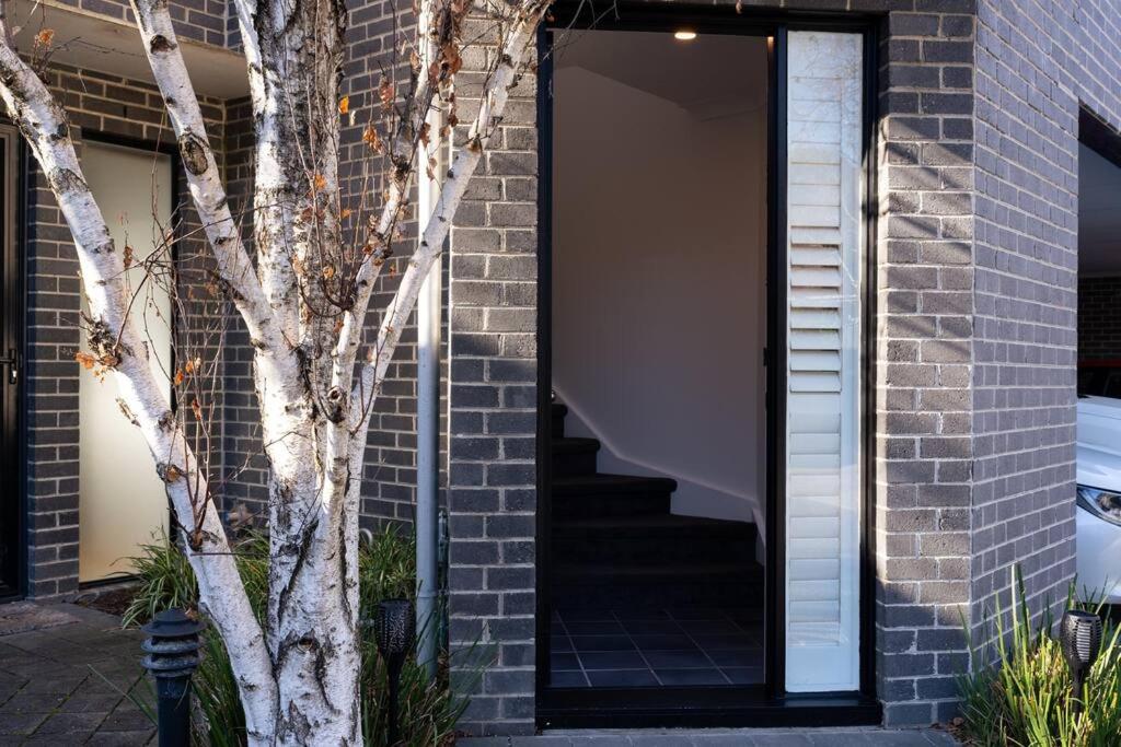 Secluded Modern Comfort By The Coast