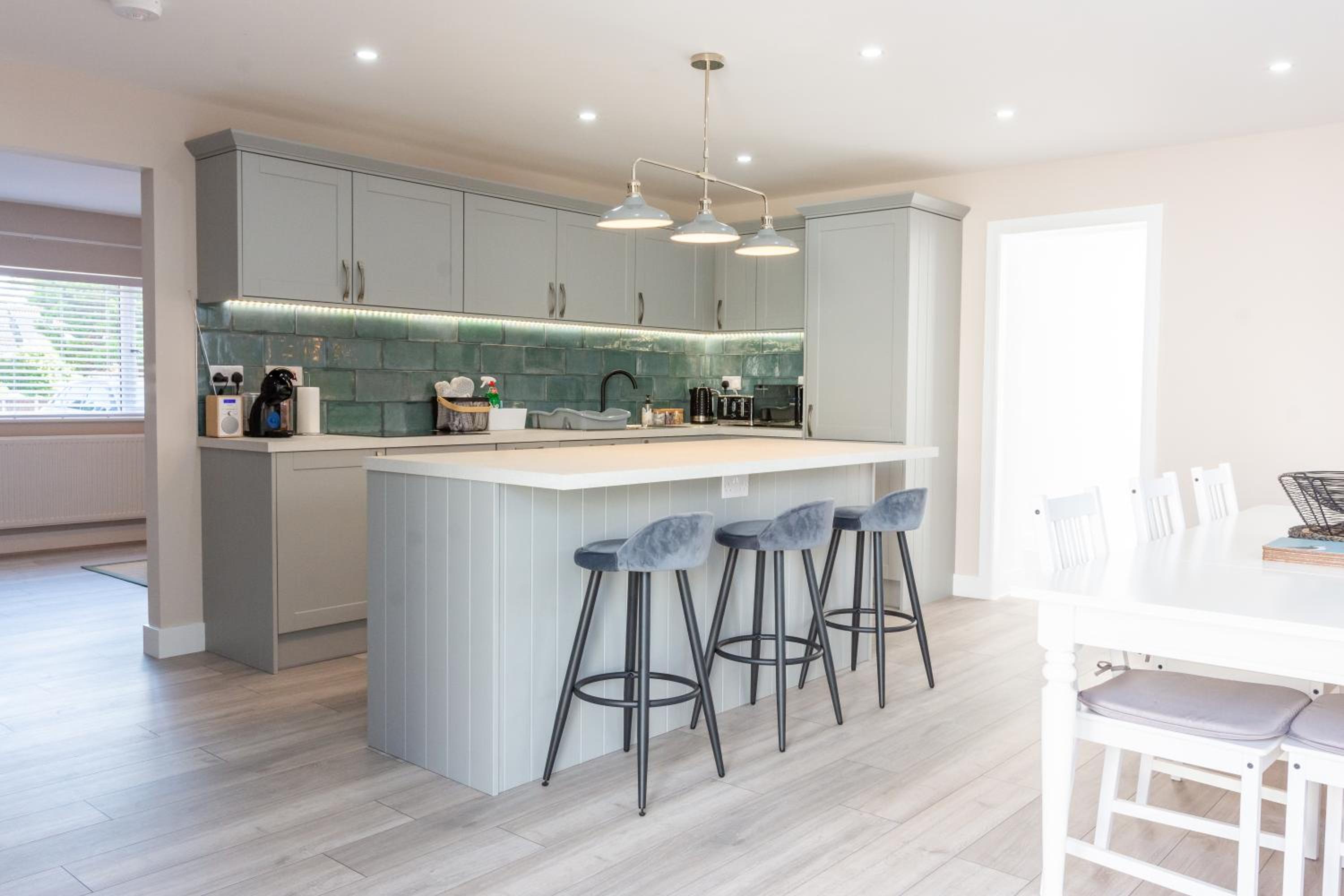 Stylish 4 Bed, newly renovated home in Nottingham view 3