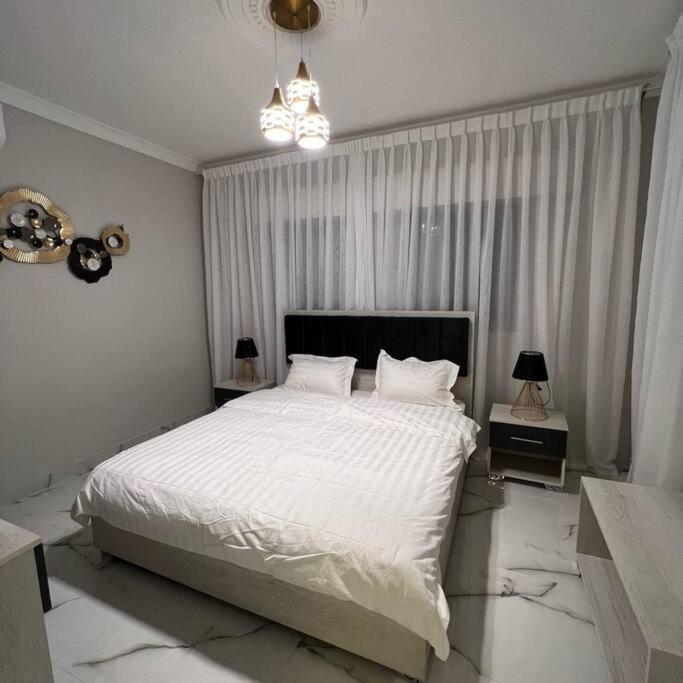 Luxury 4-bedrooms apartment view 2