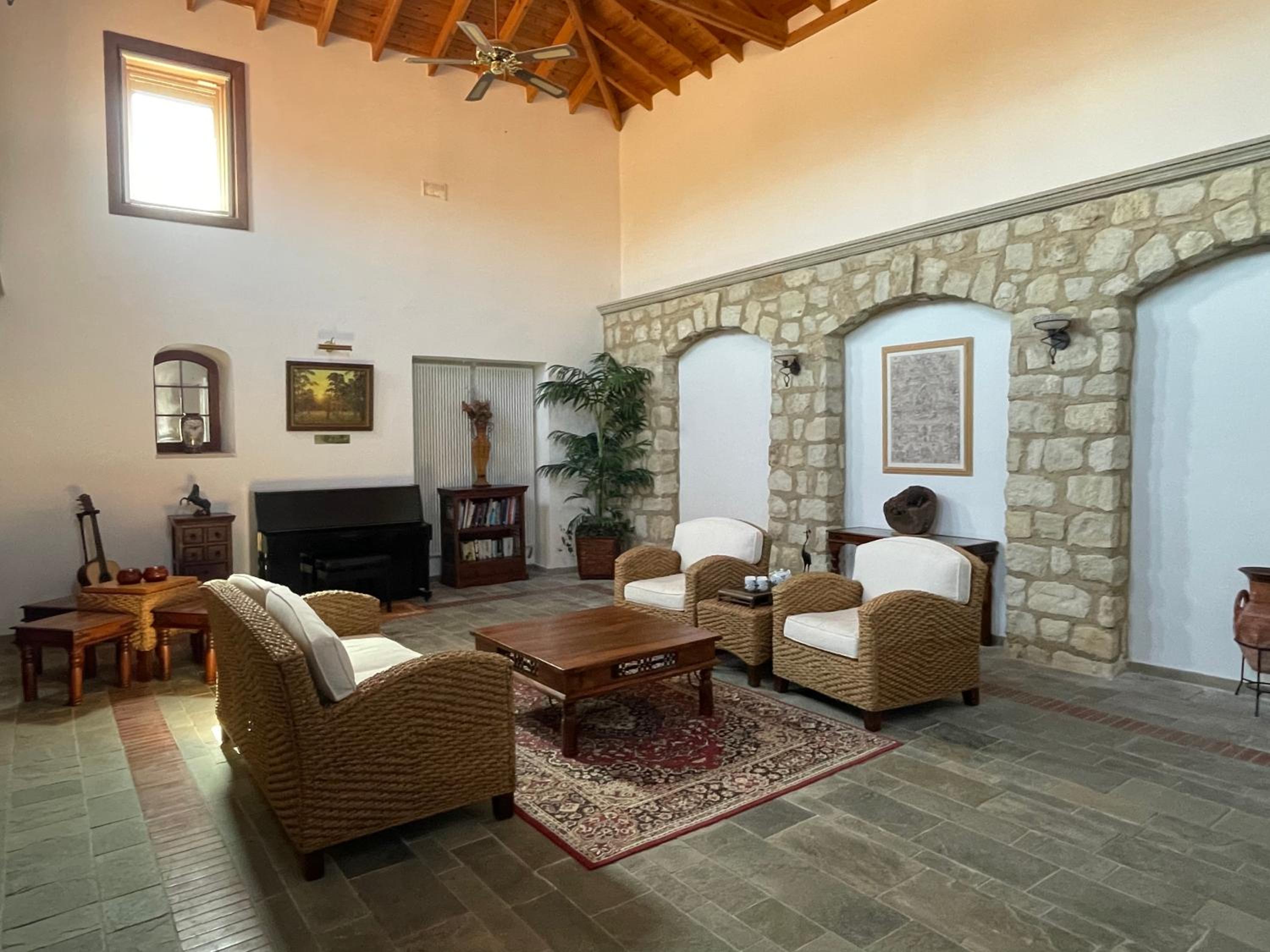 Beautiful Home - Luxury Villa where you can party