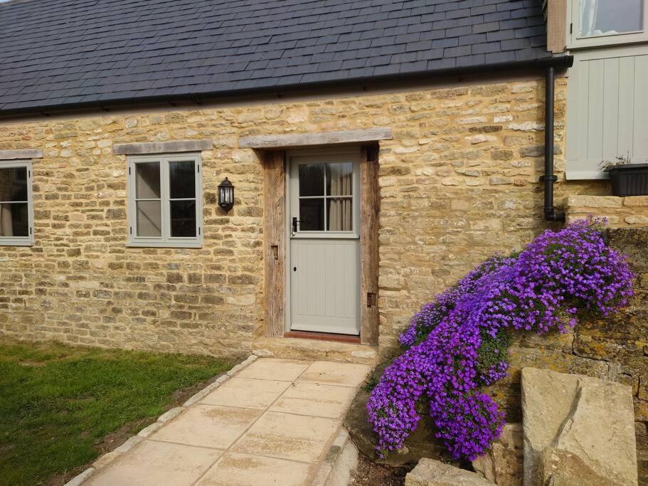 The Carthorse Barn, North End Farm, Ashton Keynes, view 2