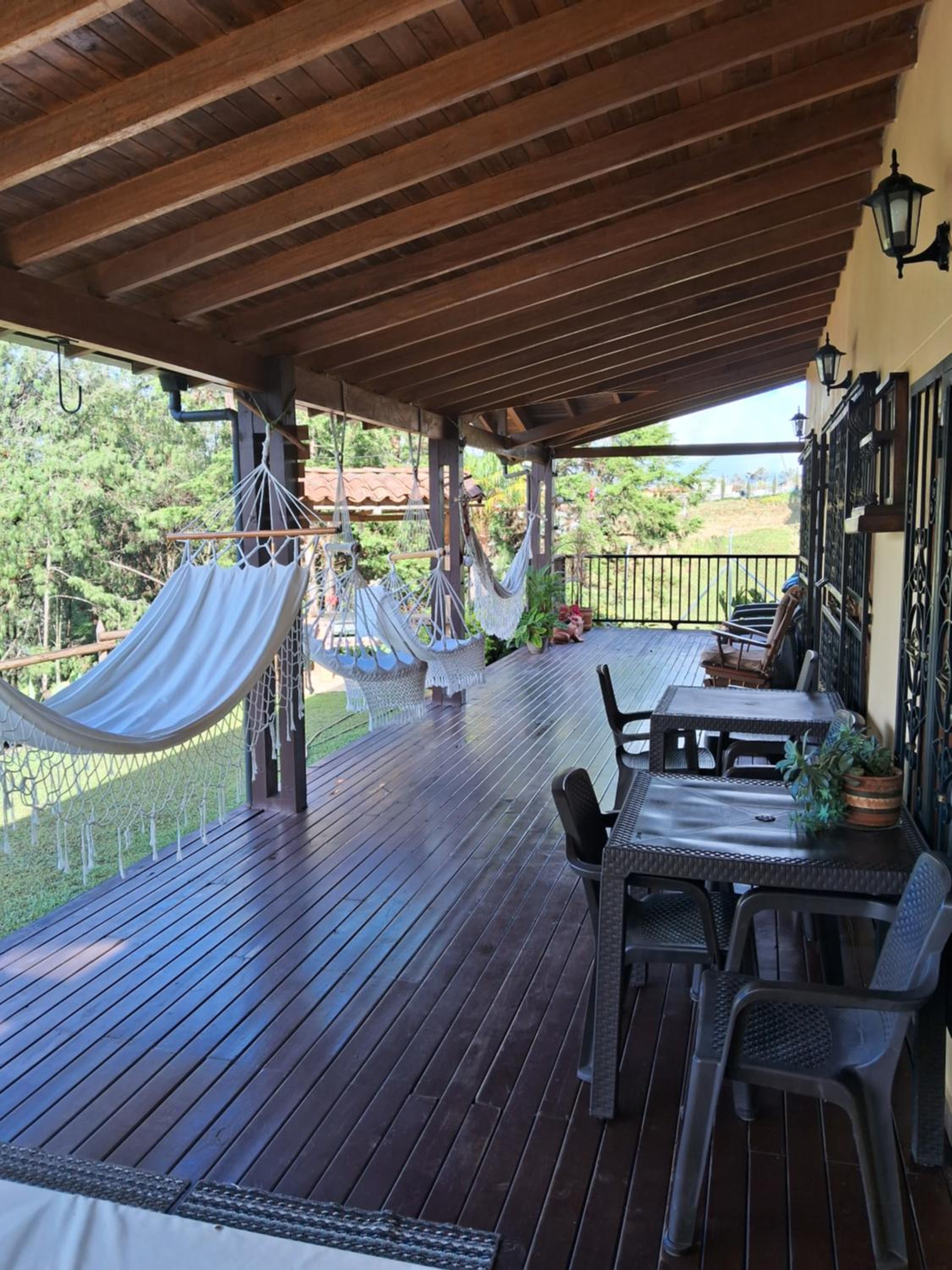 Beautiful Lake View Villa. Lake Access & Near Town