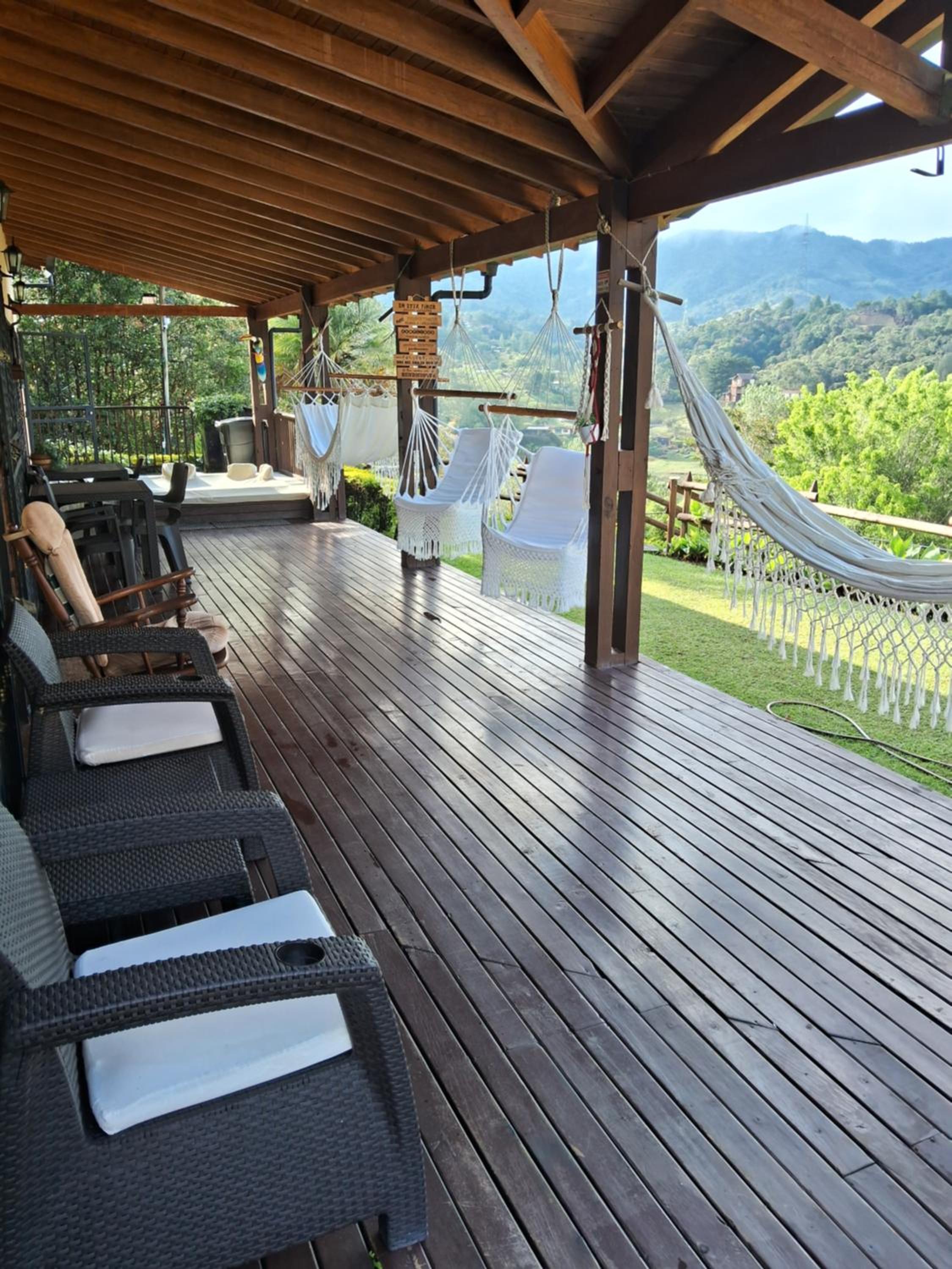 Beautiful Lake View Villa. Lake Access & Near Town