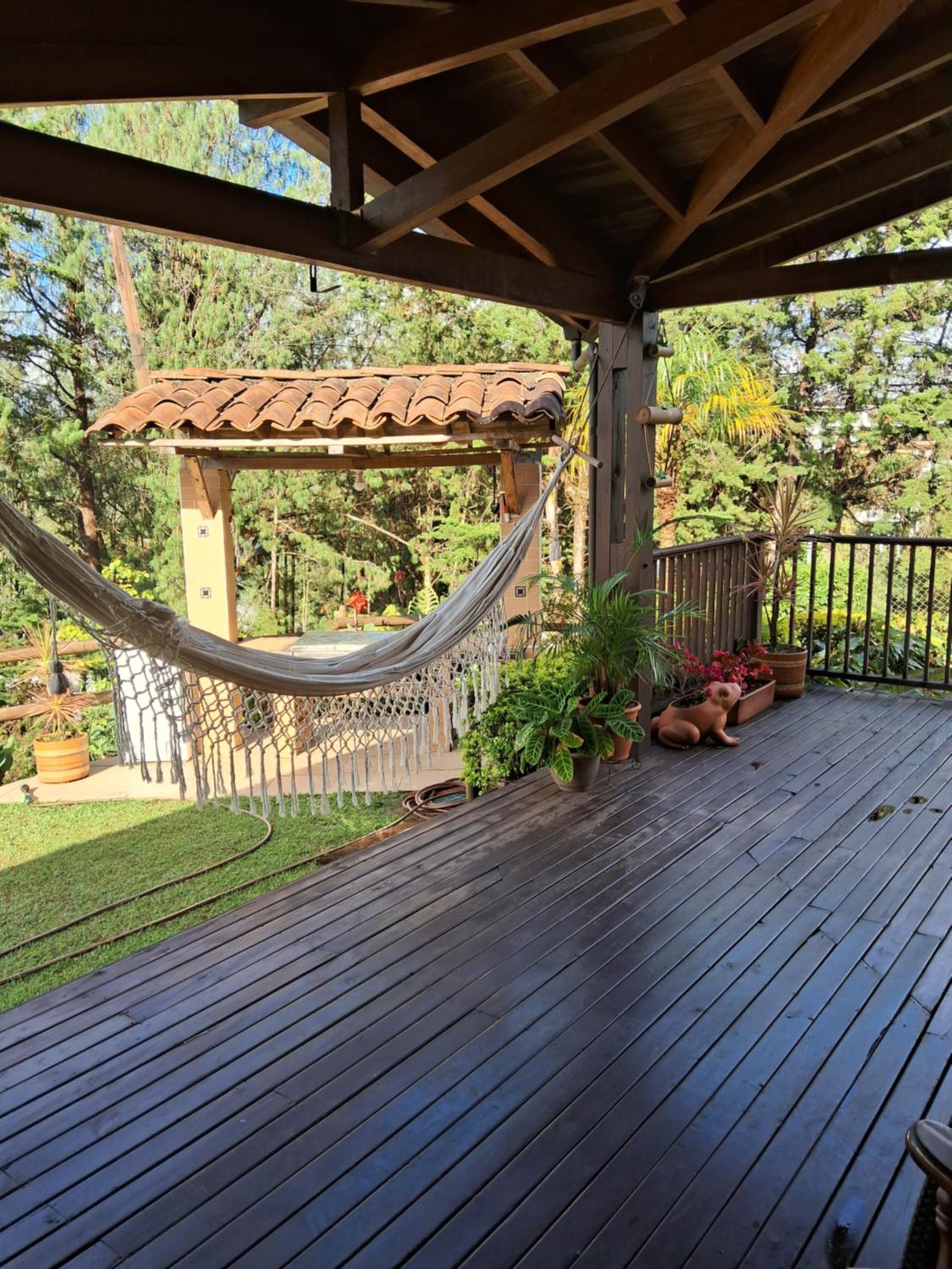 Beautiful Lake View Villa. Lake Access & Near Town