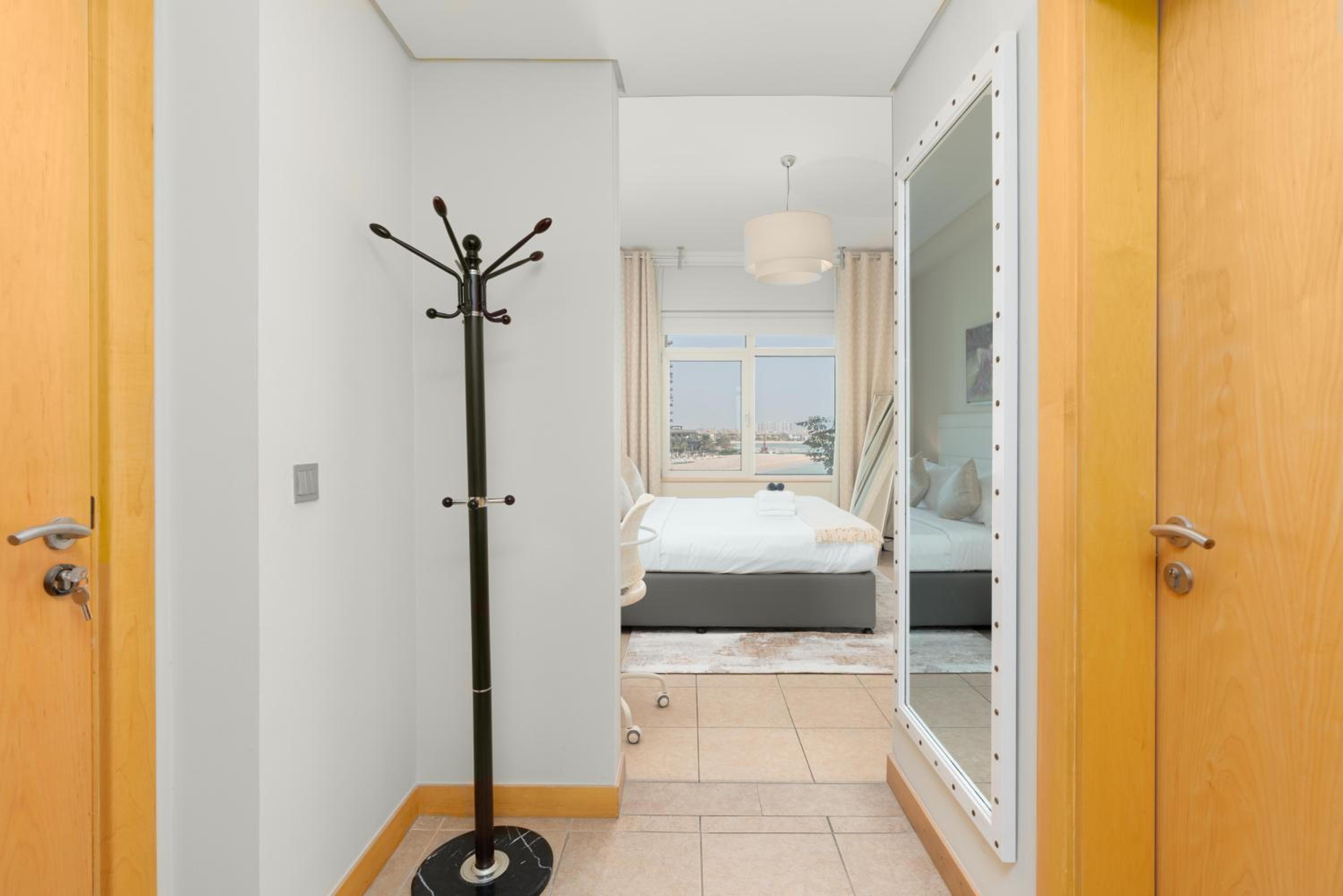 Welcoming 1 Bedroom Palm Jumeirah with sea View