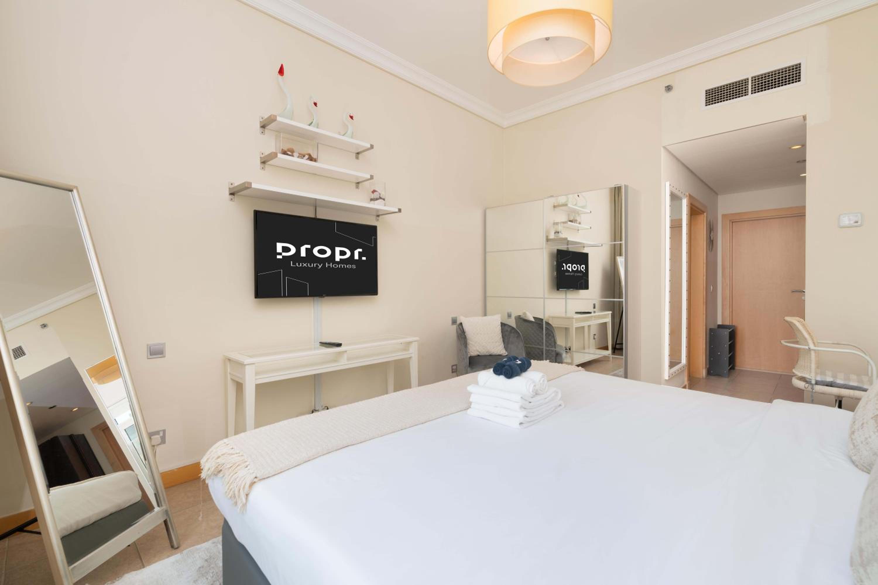 Welcoming 1 Bedroom Palm Jumeirah with sea View