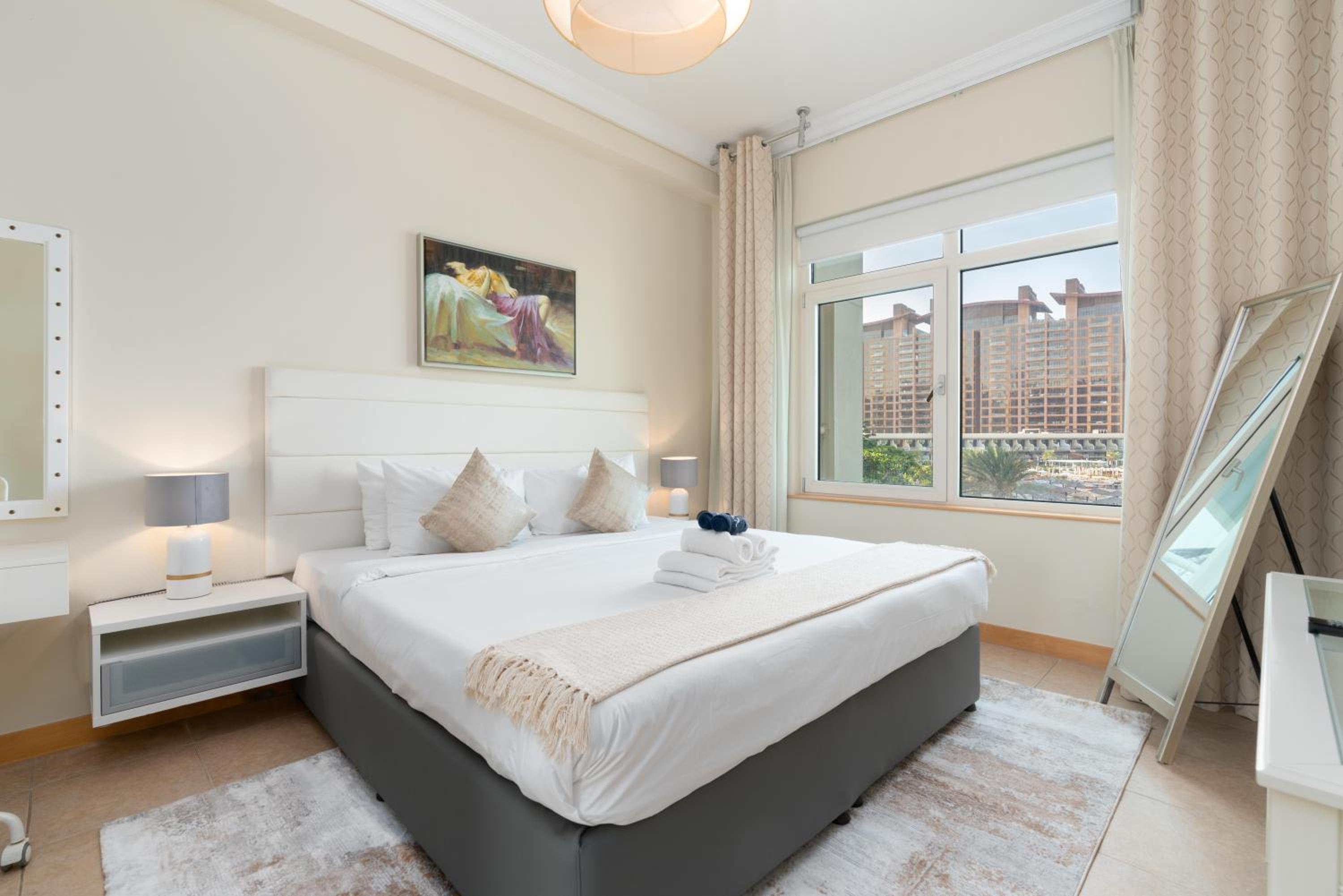 Welcoming 1 Bedroom Palm Jumeirah with sea View
