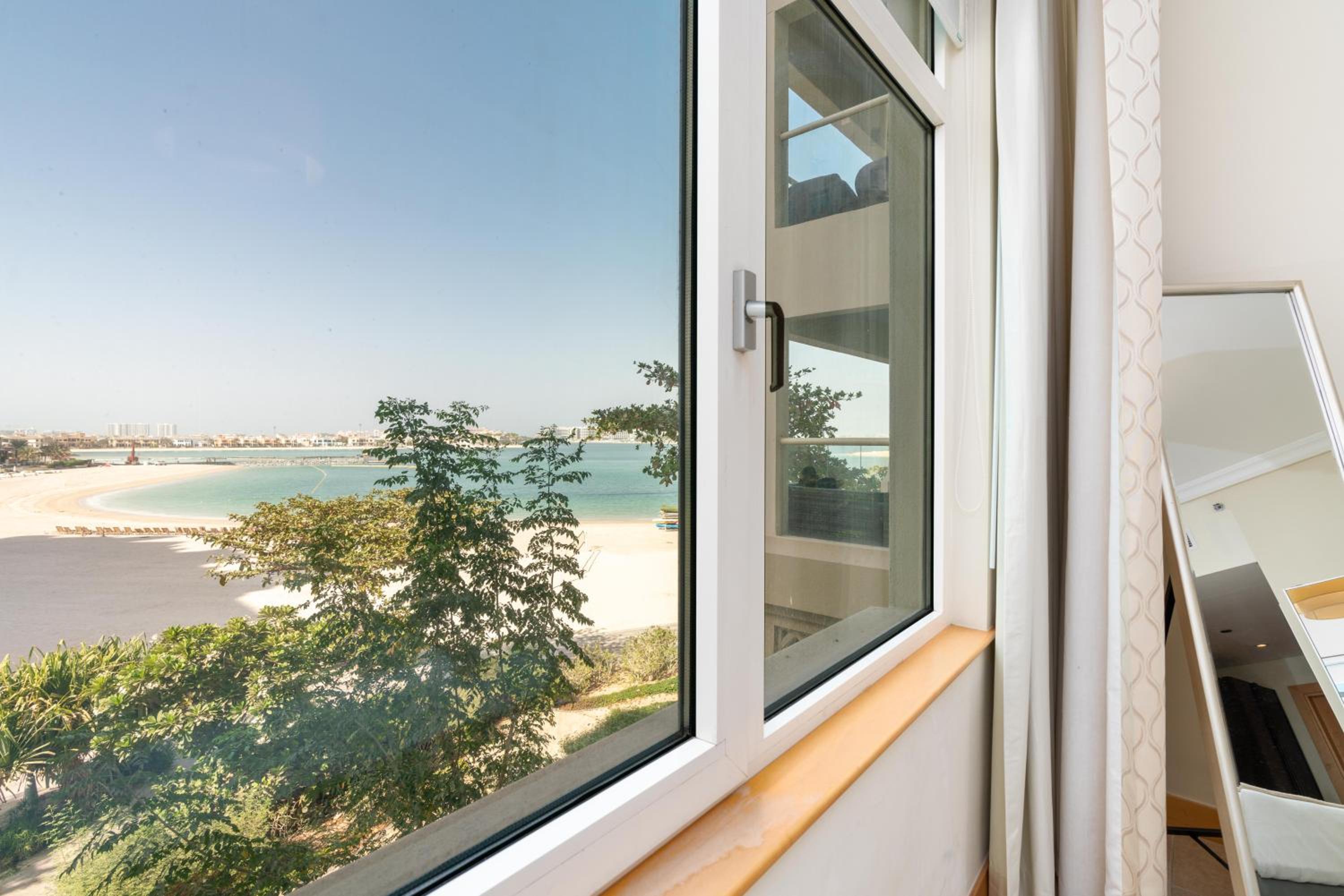 Welcoming 1 Bedroom Palm Jumeirah with sea View