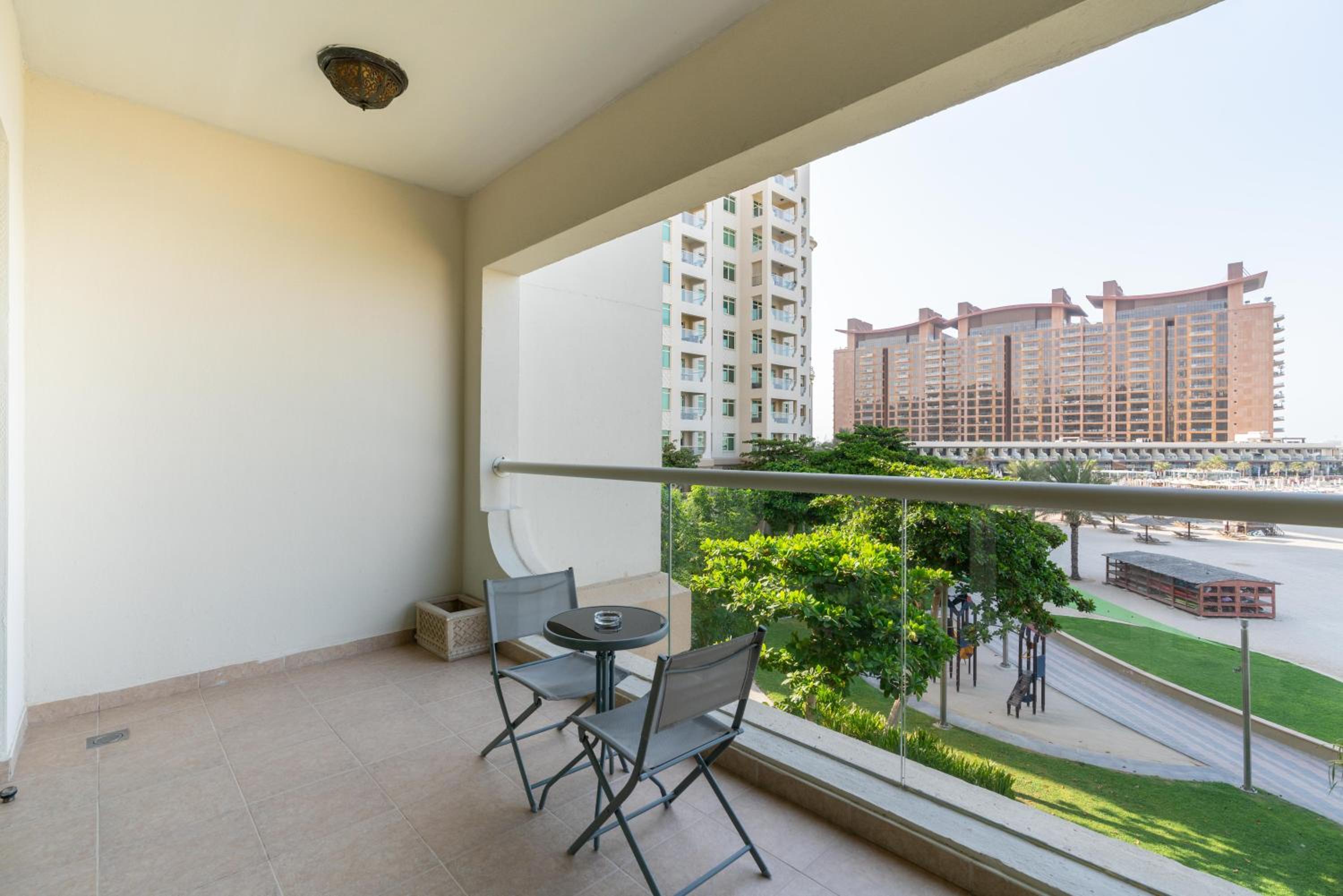 Welcoming 1 Bedroom Palm Jumeirah with sea View