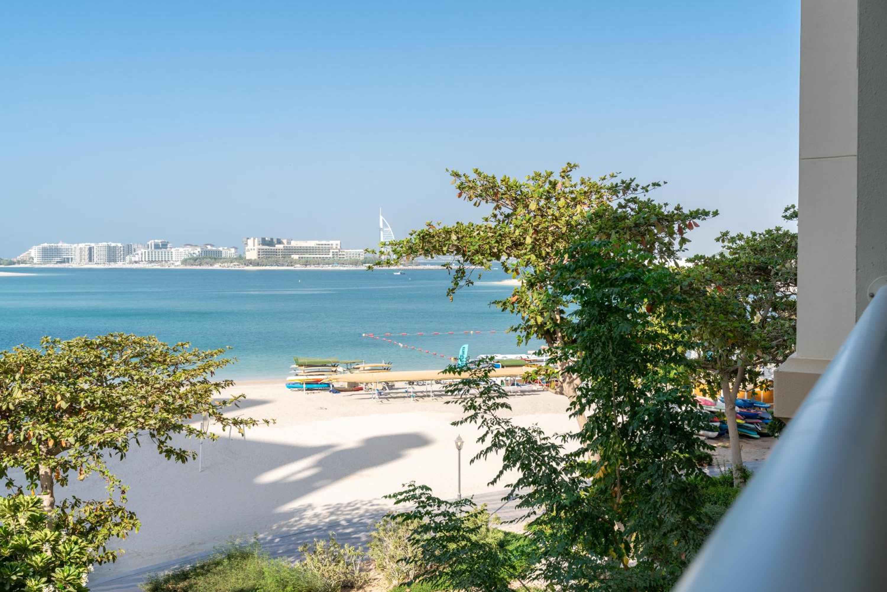 Welcoming 1 Bedroom Palm Jumeirah with sea View
