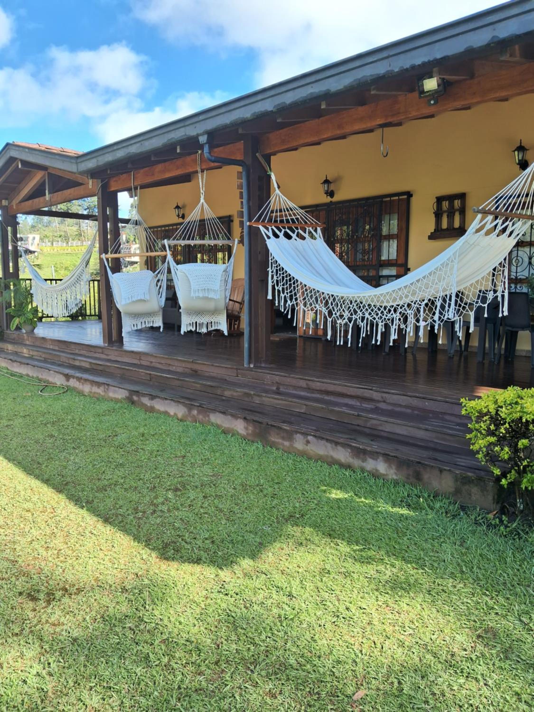 Beautiful Lake View Villa. Lake Access & Near Town