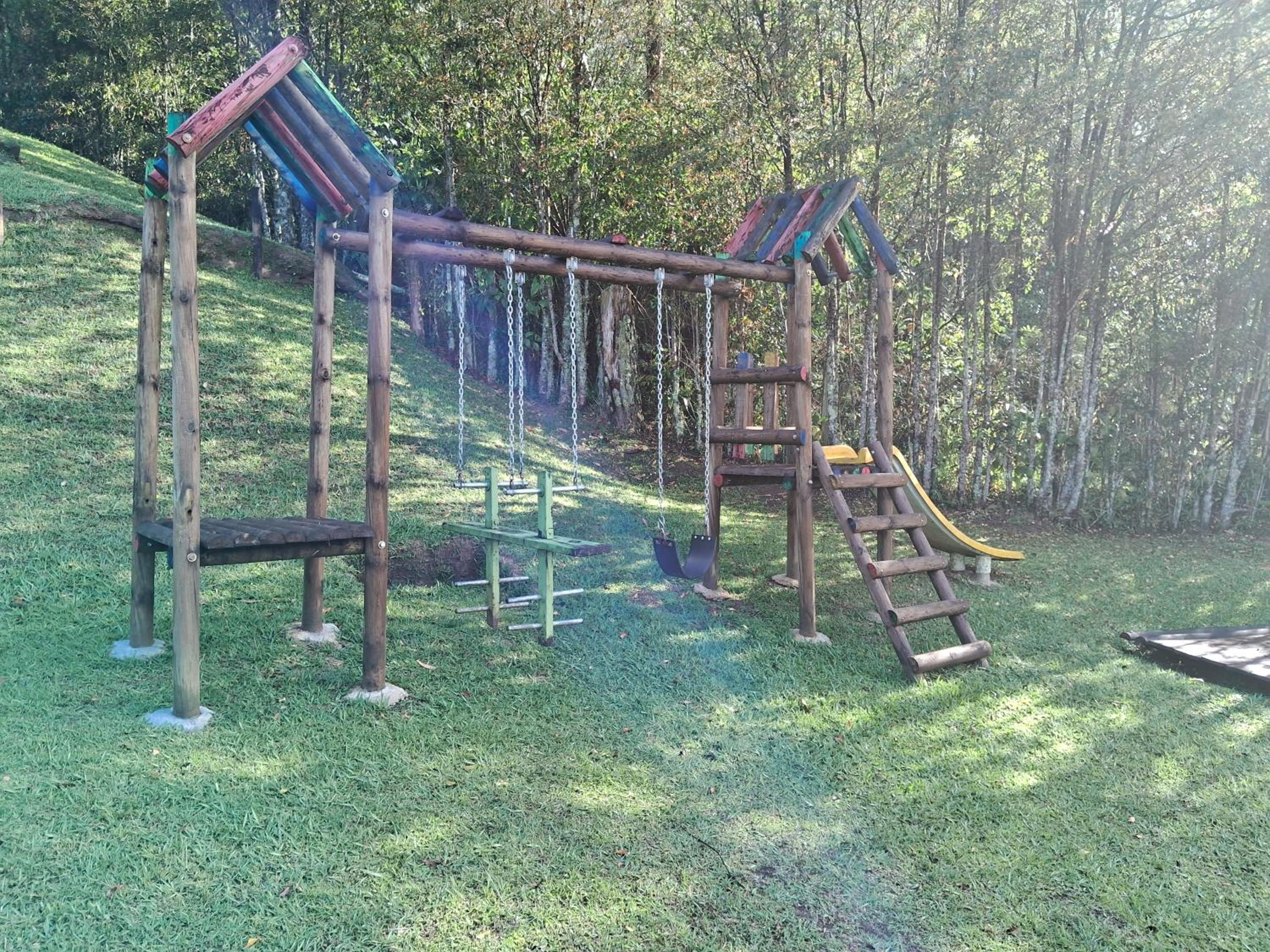 Beautiful Lake View Villa. Lake Access & Near Town