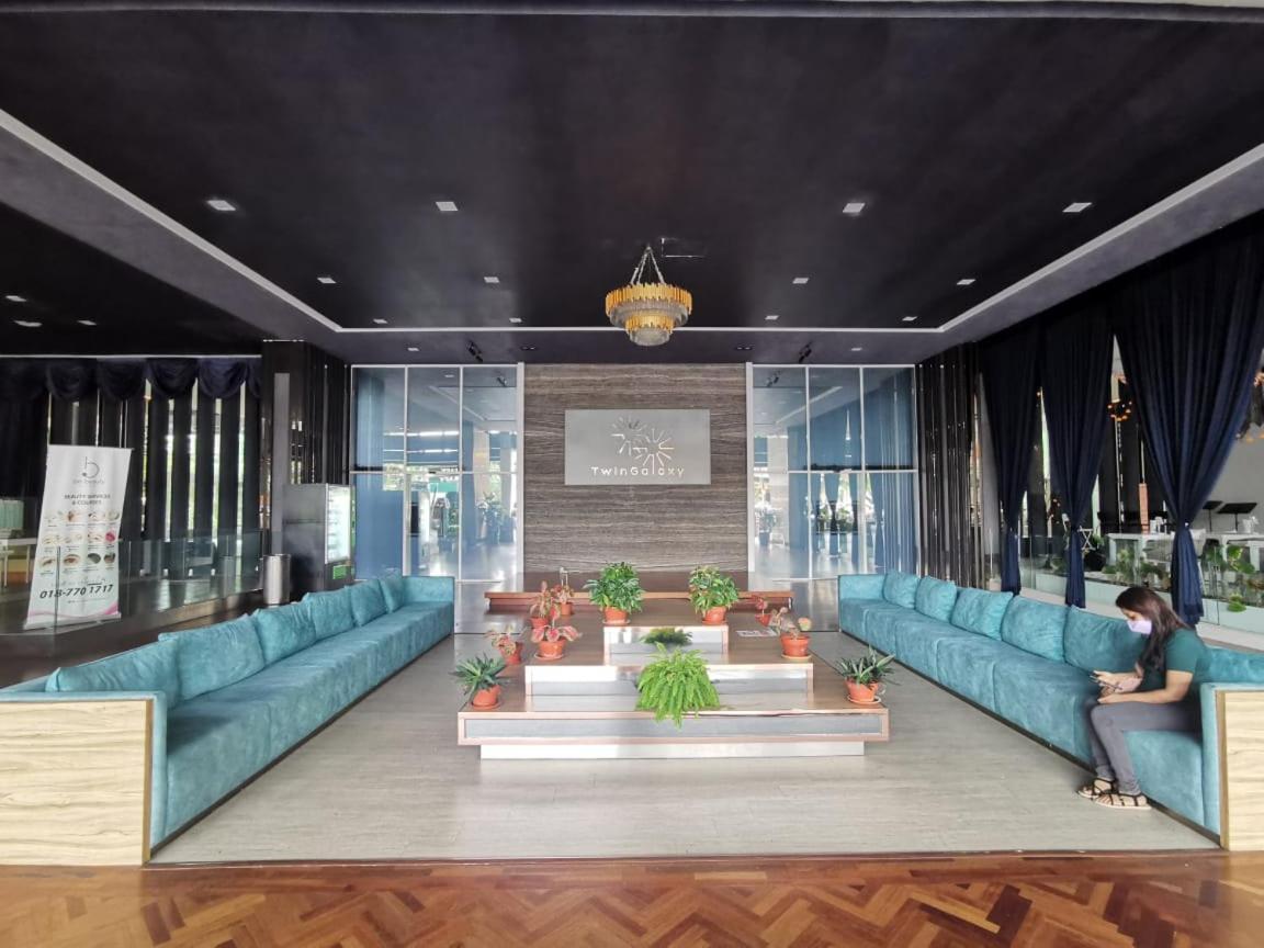 Twin Galaxy Studio 2Pax 5min to KSL CIQ