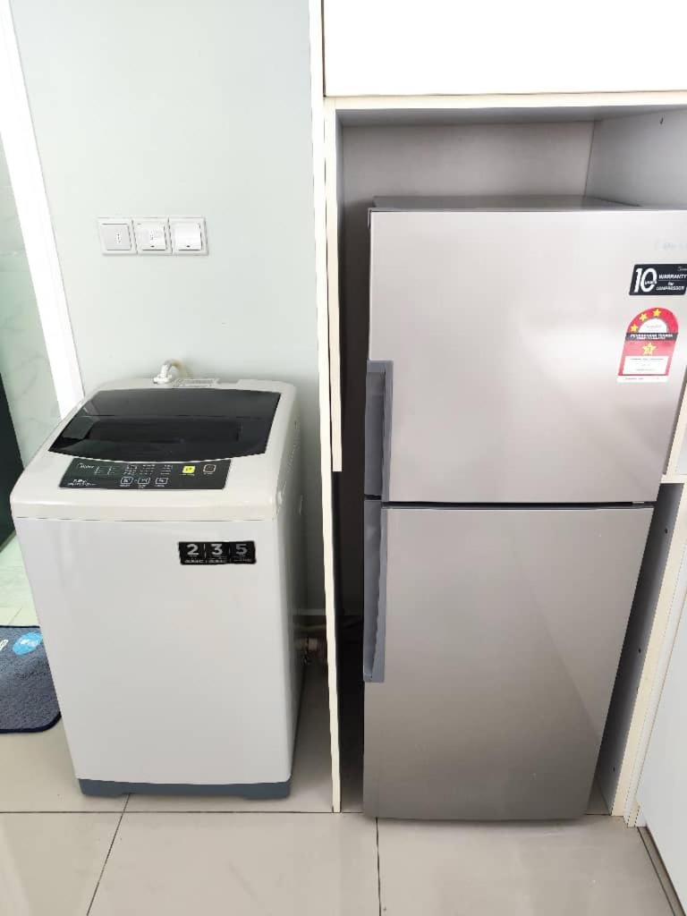 Twin Galaxy Studio 2Pax 5min to KSL CIQ