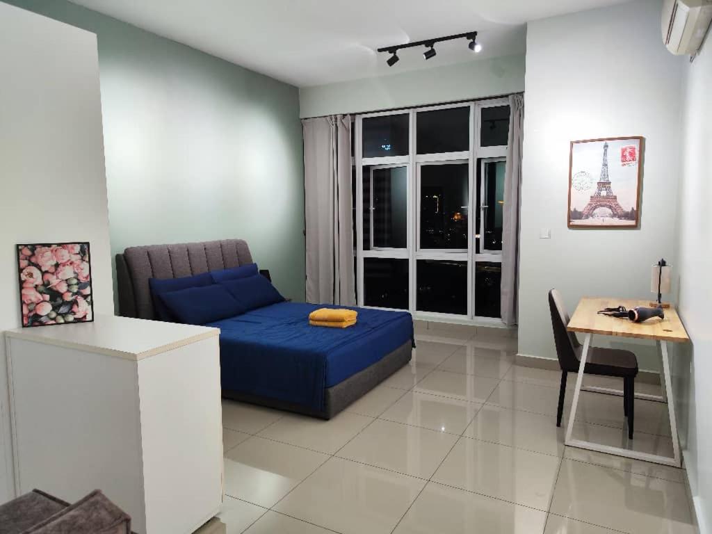 Twin Galaxy Studio 2Pax 5min to KSL CIQ