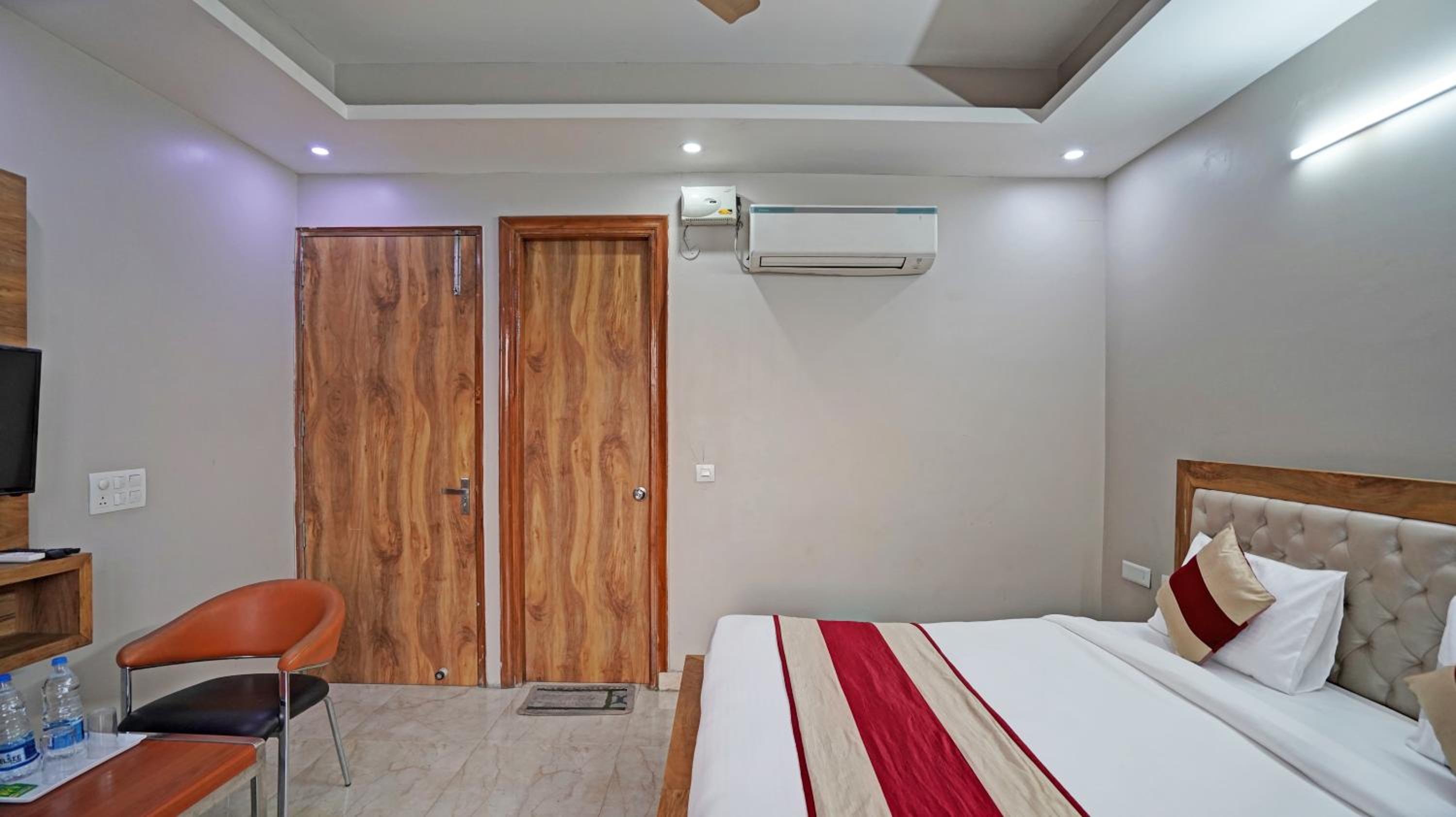 Hotel Niketan Medanta Studio view 4