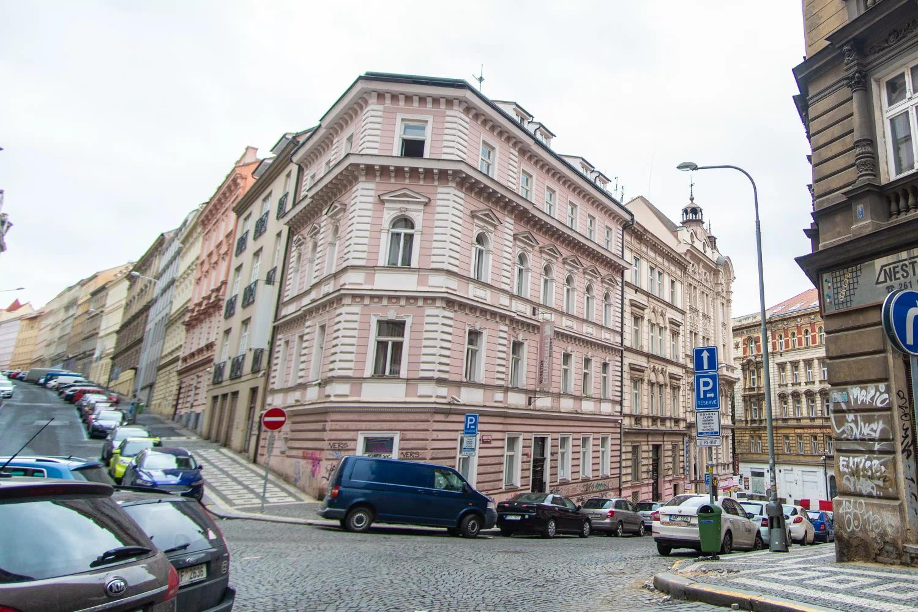 Private Retreat Close to Stations in Praha 3