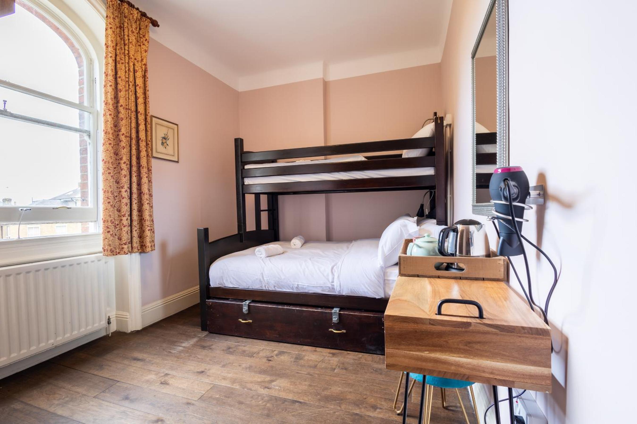 Palmers Lodge Swiss Cottage