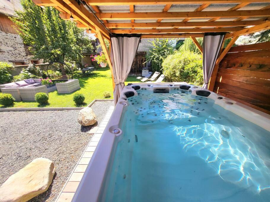 Cosy Lodge au pied de l'Alpe D'Huez SKi et Détente Jacuzzi Piscine Sauna Bar Billard view 5