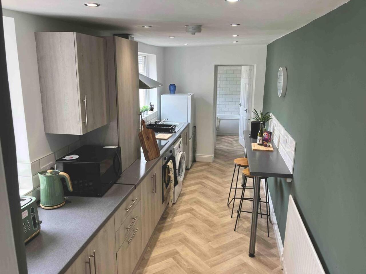 Rose Cottage - 5 Person city centre with parking view 3