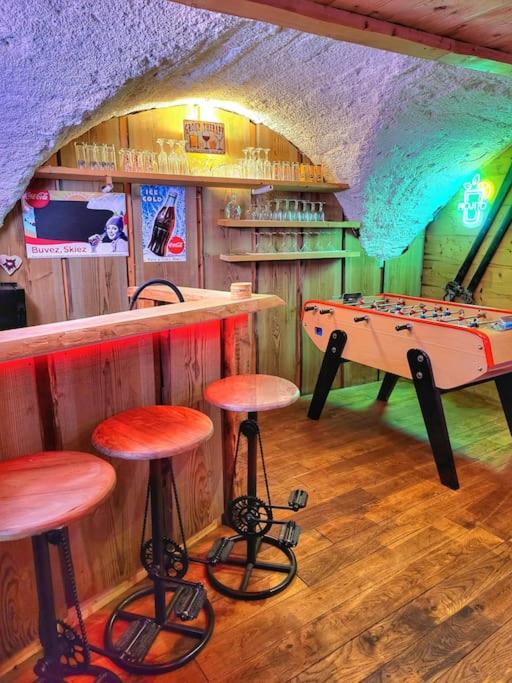 Cosy Lodge au pied de l'Alpe D'Huez SKi et Détente Jacuzzi Piscine Sauna Bar Billard view 4