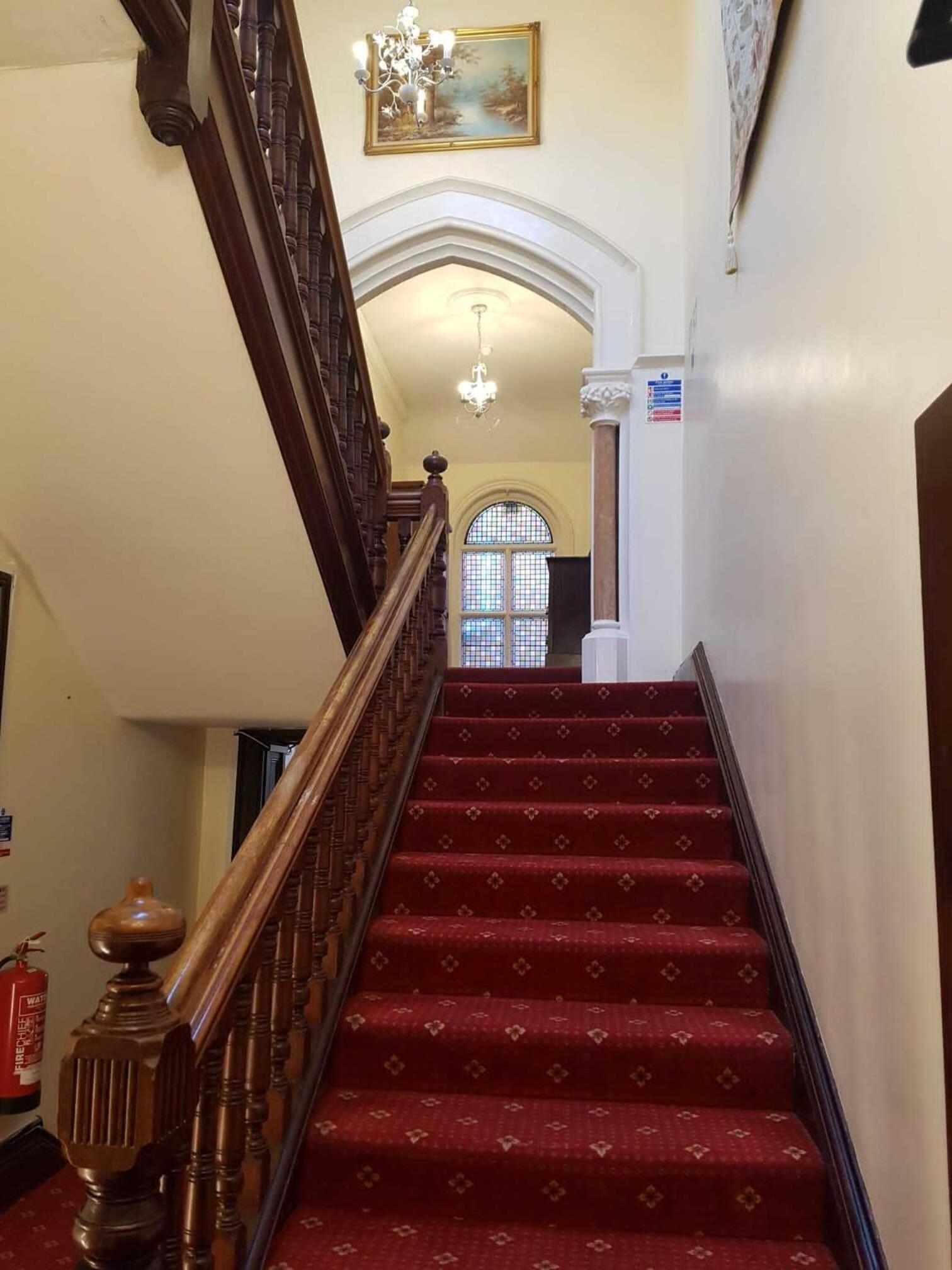 Banbury Vacations - The Lismore Hotel - Property Image 3
