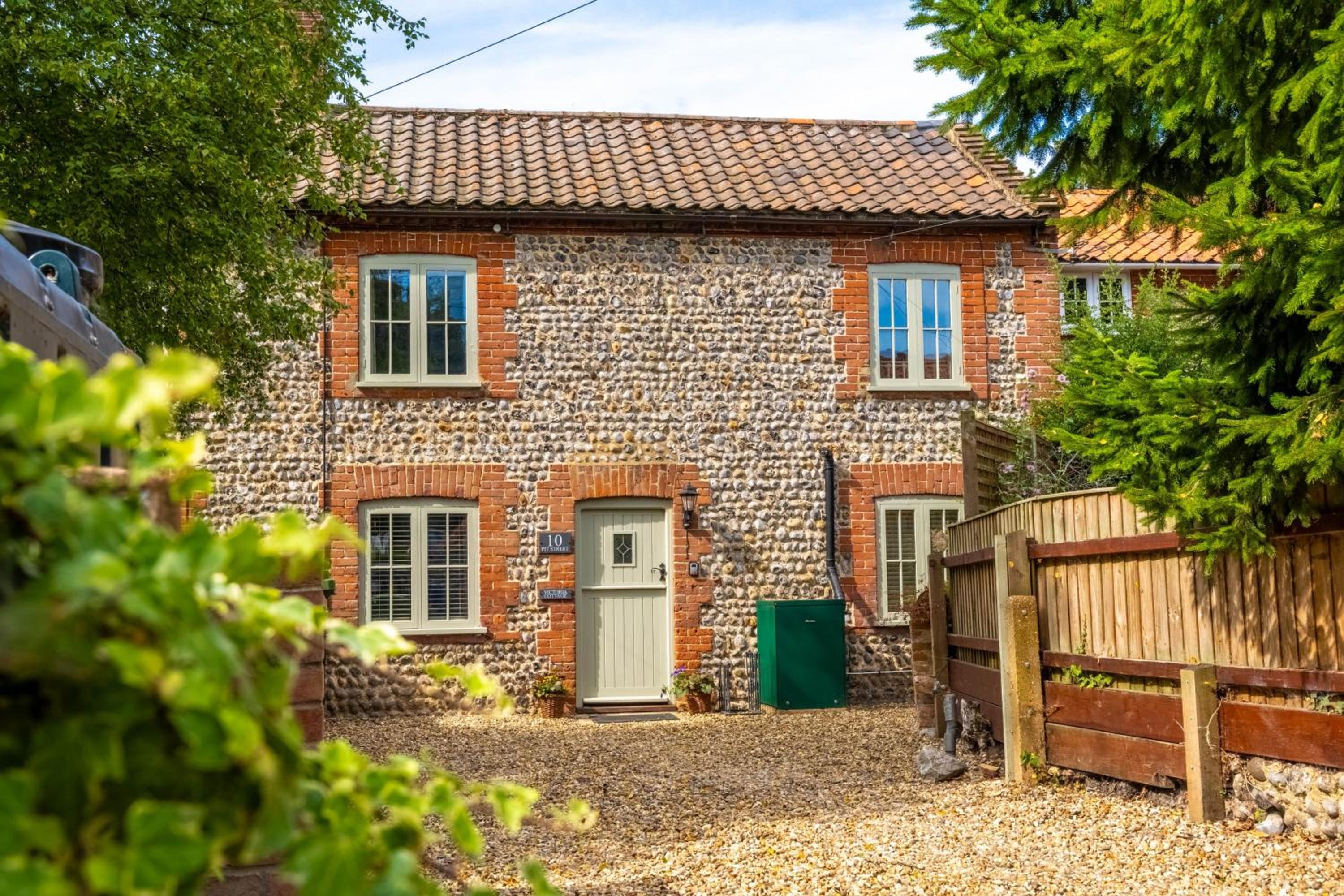 Victoria Cottage by Big Skies Cottages