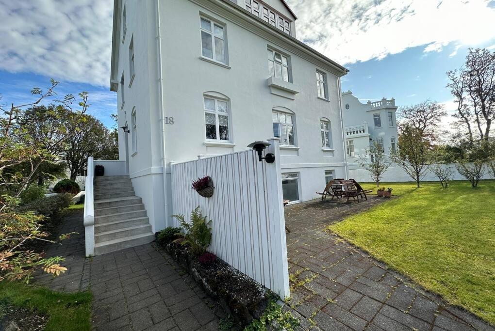Beautiful 2 bedroom apartment downtown Reykjavik view 4