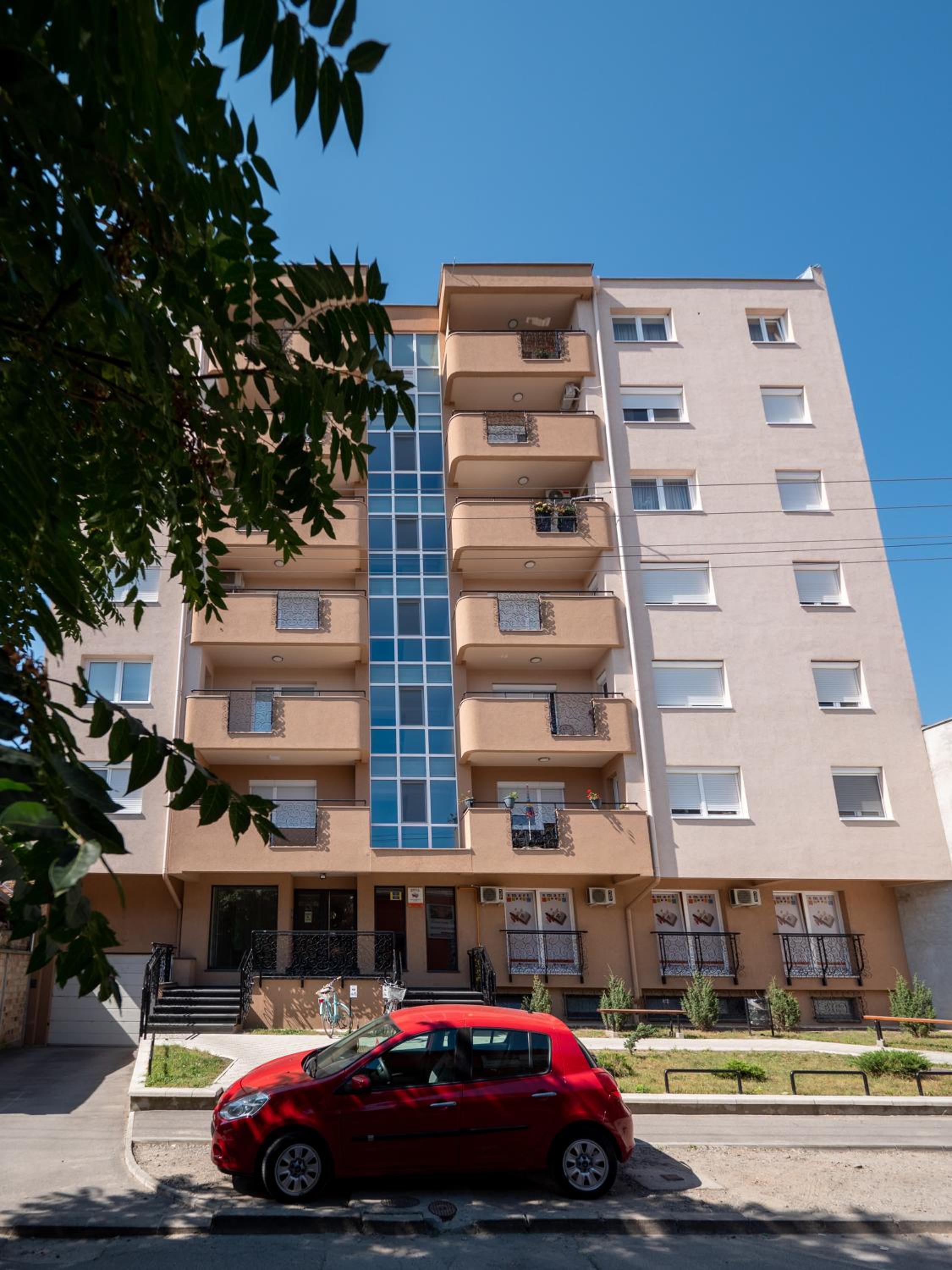 Green Apple Apartment