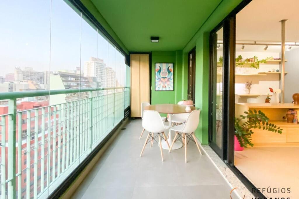 Large 1 Bedroom 2 Balconies and a work space