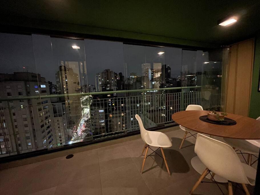 Large 1 Bedroom 2 Balconies and a work space