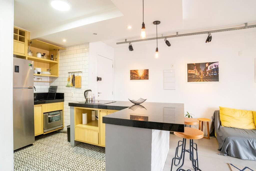 Large 1 Bedroom 2 Balconies and a work space