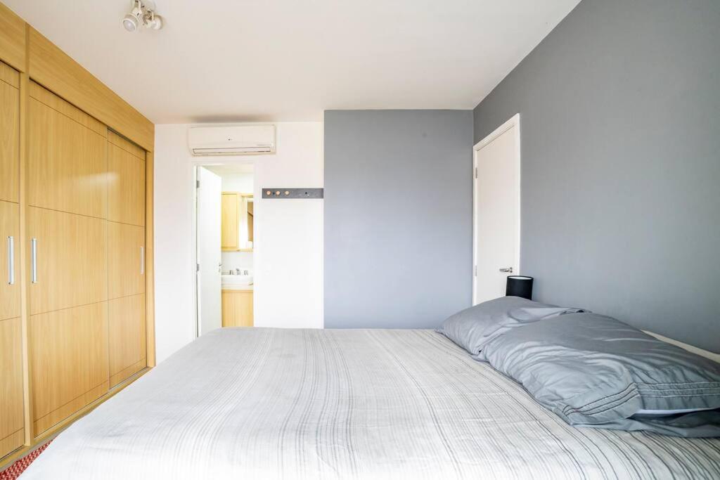 Large 1 Bedroom 2 Balconies and a work space