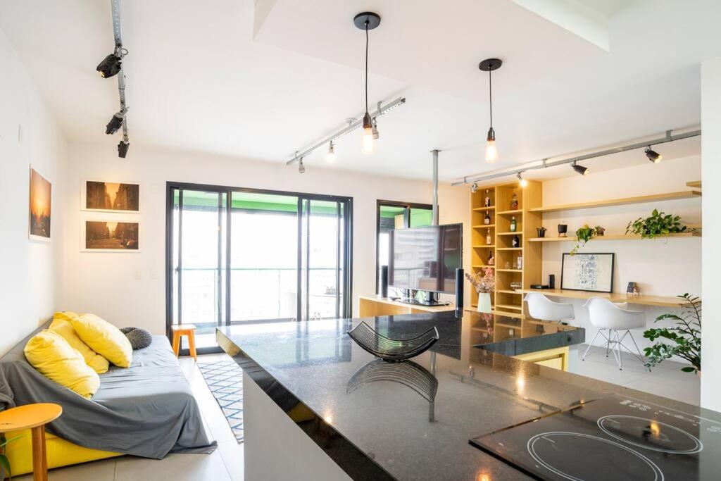 Large 1 Bedroom 2 Balconies and a work space
