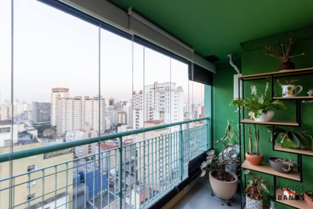 Large 1 Bedroom 2 Balconies and a work space