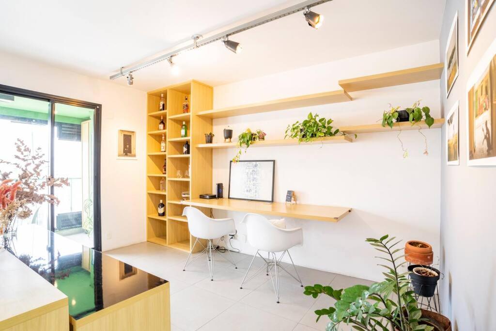 Large 1 Bedroom 2 Balconies and a work space
