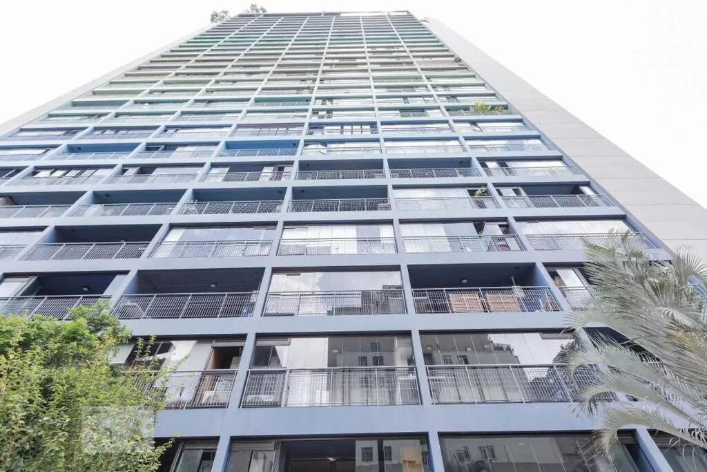 Large 1 Bedroom 2 Balconies and a work space
