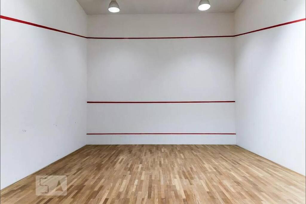 Large 1 Bedroom 2 Balconies and a work space