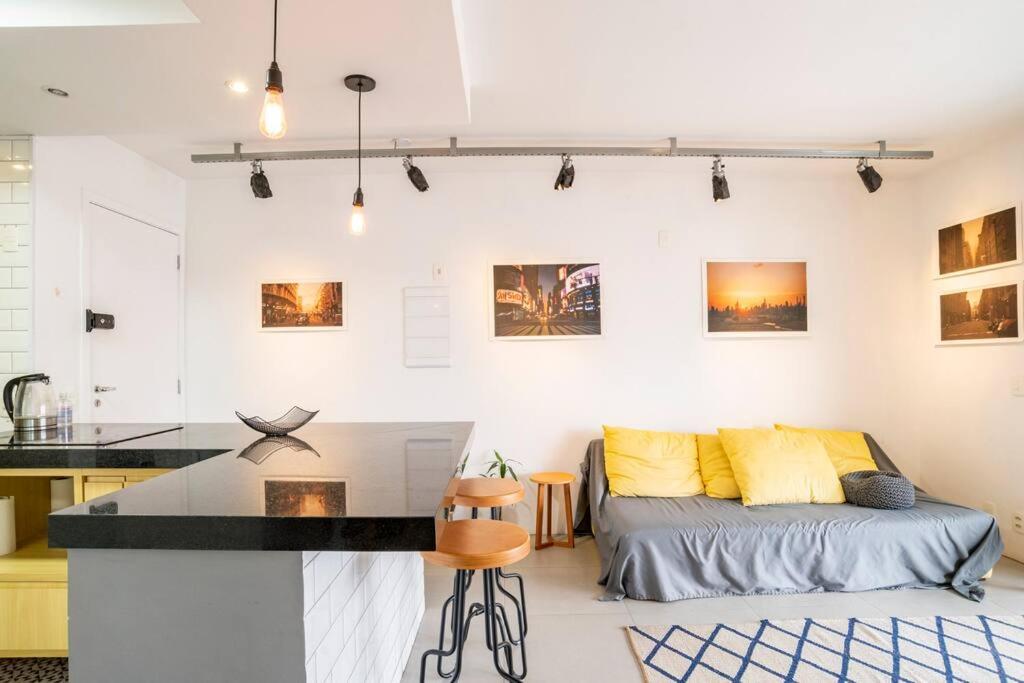 Large 1 Bedroom 2 Balconies and a work space