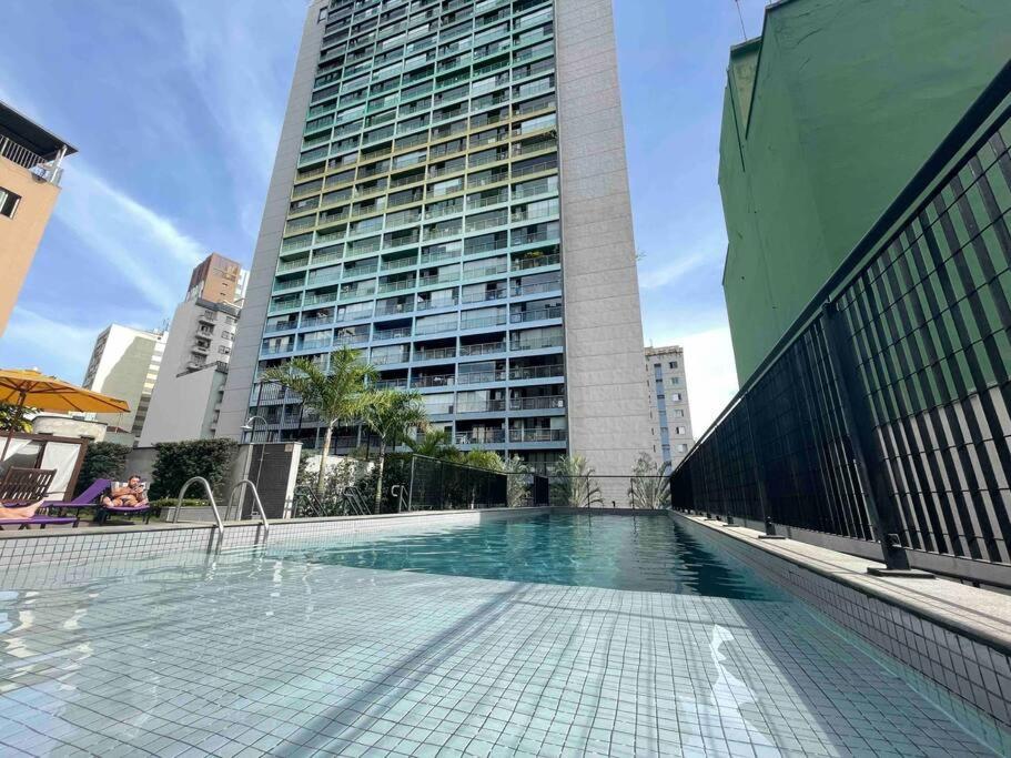 Large 1 Bedroom 2 Balconies and a work space