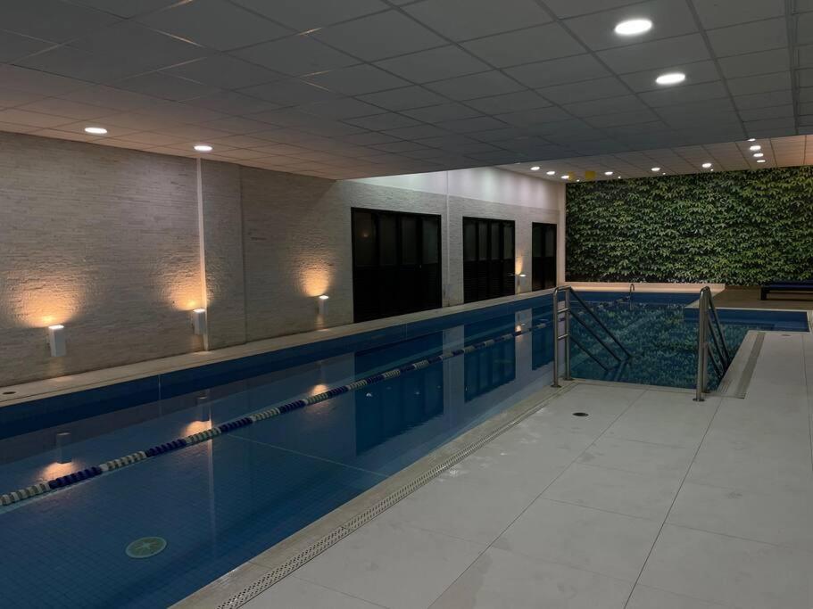 Large 1 Bedroom 2 Balconies and a work space