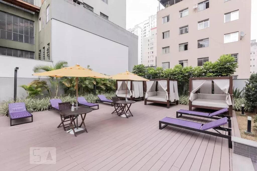 Large 1 Bedroom 2 Balconies and a work space