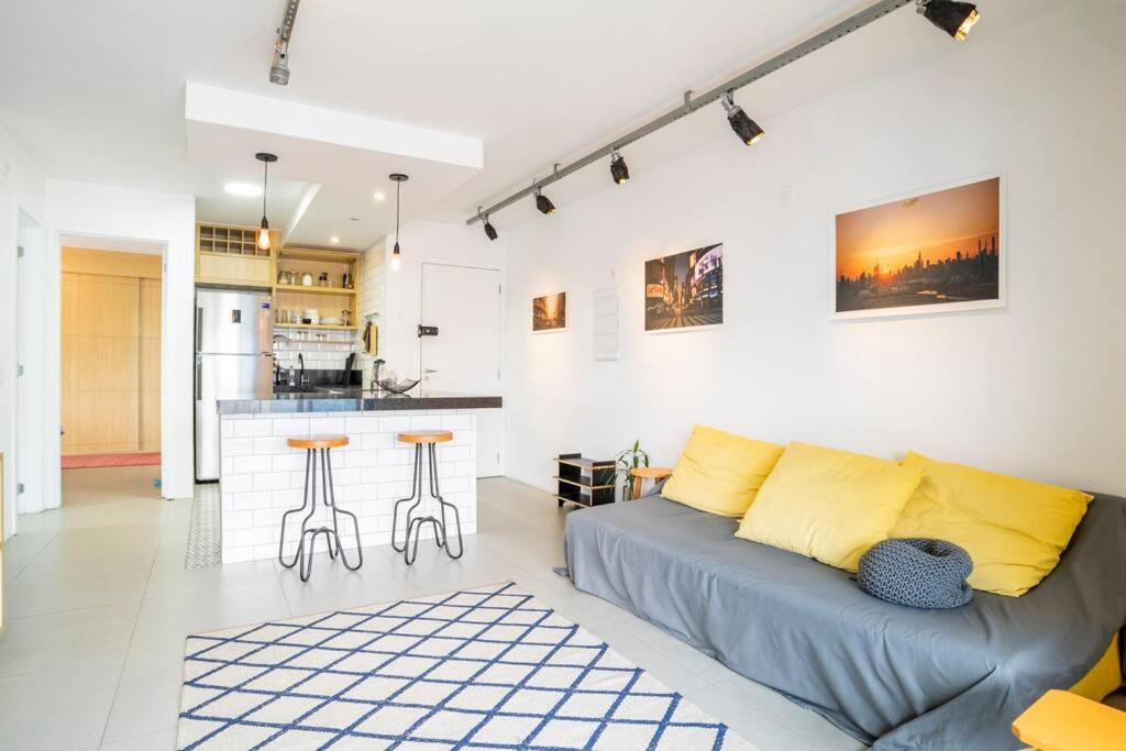 Large 1 Bedroom 2 Balconies and a work space