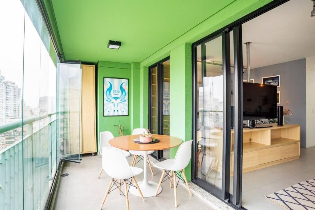 Large 1 Bedroom 2 Balconies and a work space