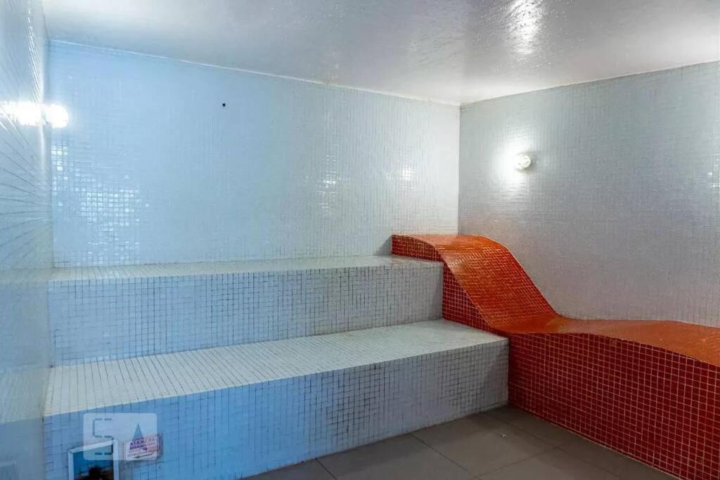 Large 1 Bedroom 2 Balconies and a work space