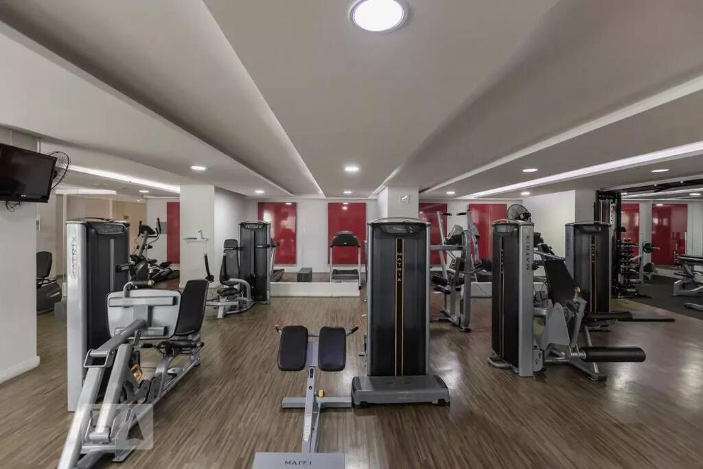Large 1 Bedroom 2 Balconies and a work space
