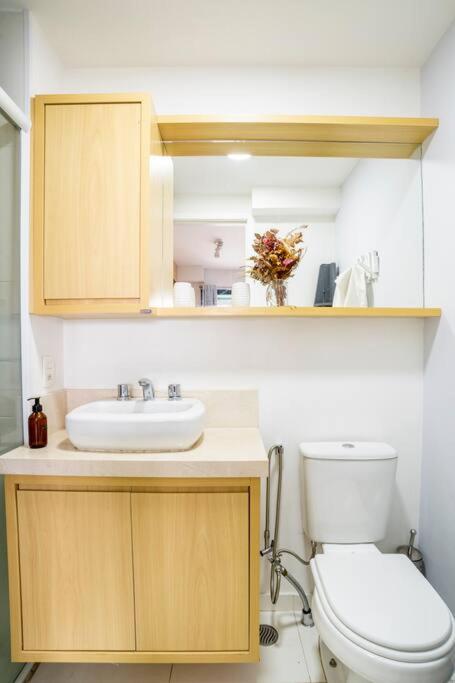 Large 1 Bedroom 2 Balconies and a work space